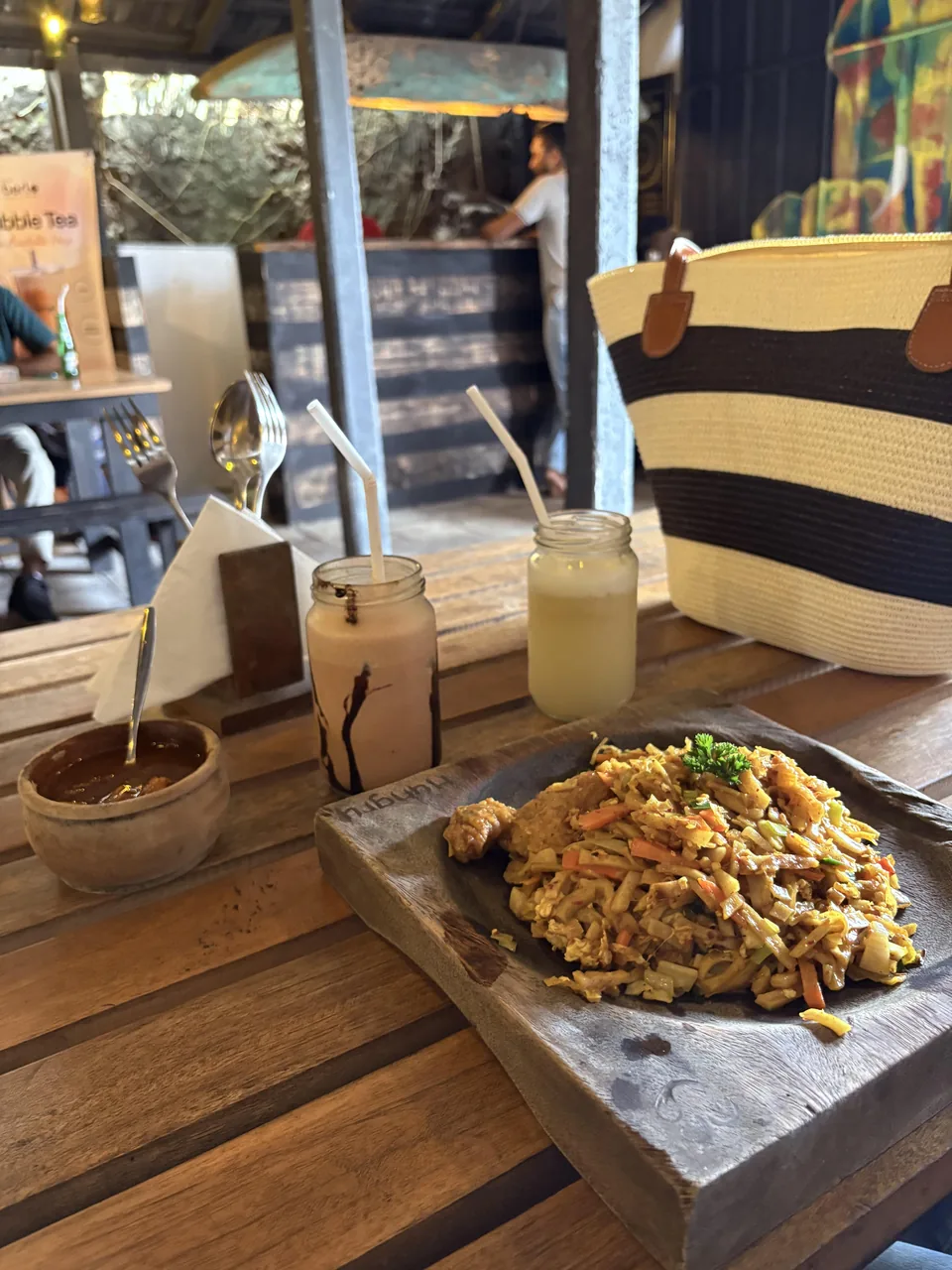 Kottu roti and fresh juices at a cafe inside Galle Fort