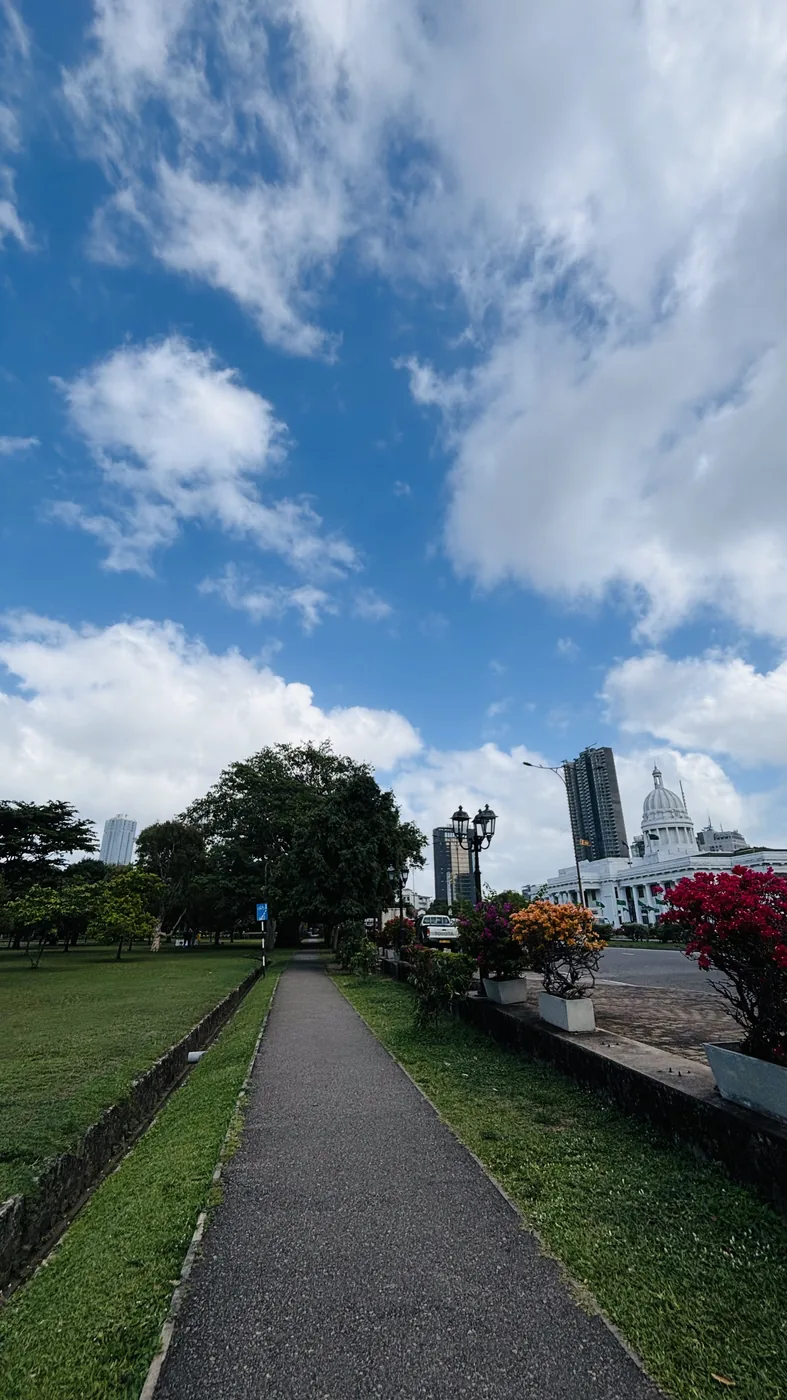 Walking paths and greenery in Viharamahadevi Park, Colombo